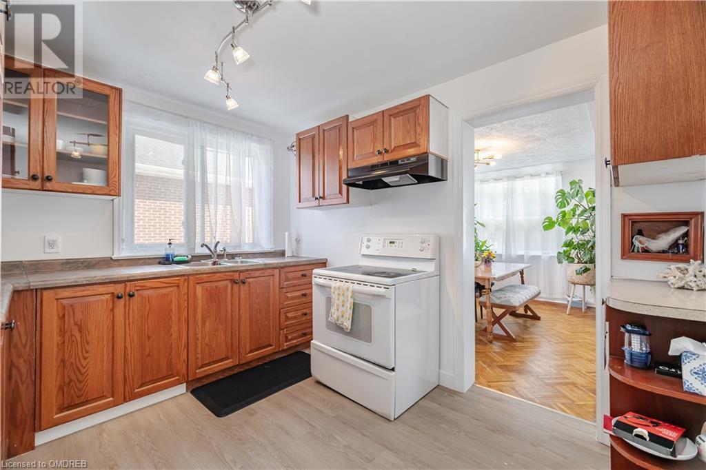 2149 Caroline Street, Burlington, Ontario  L7R 1L7 - Photo 9 - 40656964