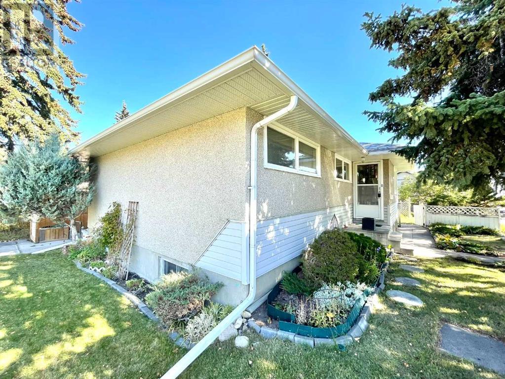 4316 35 Avenue Sw, Calgary, Alberta  T3E 1B1 - Photo 4 - A2170308