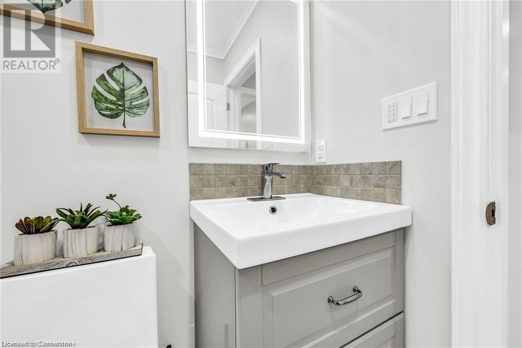 541 East 16th Street Unit# Upper, Hamilton, Ontario L9A 4L4 - Photo 14 - 40657012