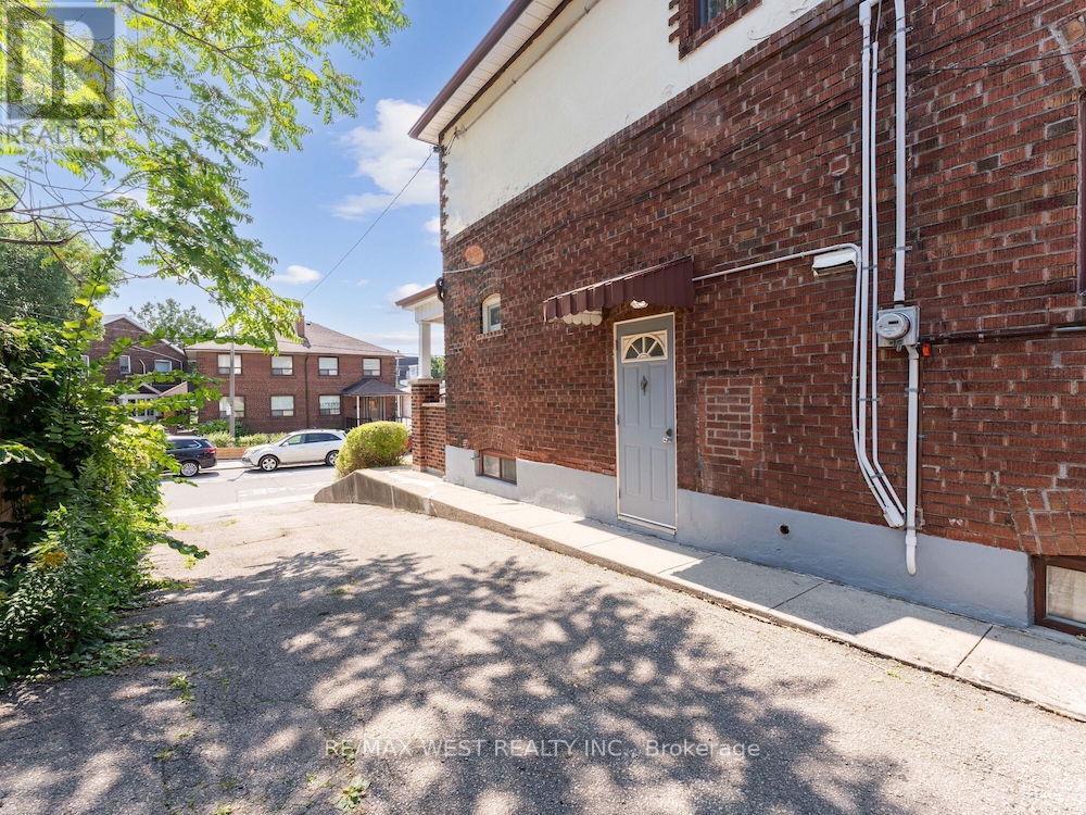 12 Dewson Street, Toronto, Ontario  M6G 1E3 - Photo 40 - C9382402