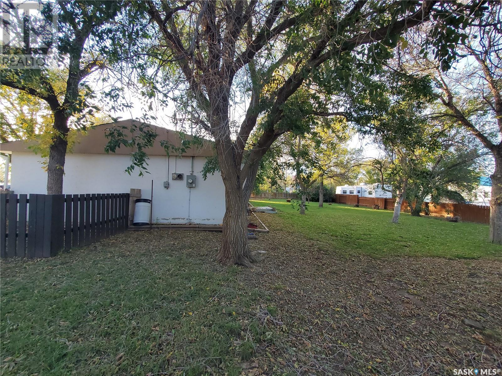 128 3rd Avenue W, Ponteix, Saskatchewan  S0N 1Z0 - Photo 45 - SK985095