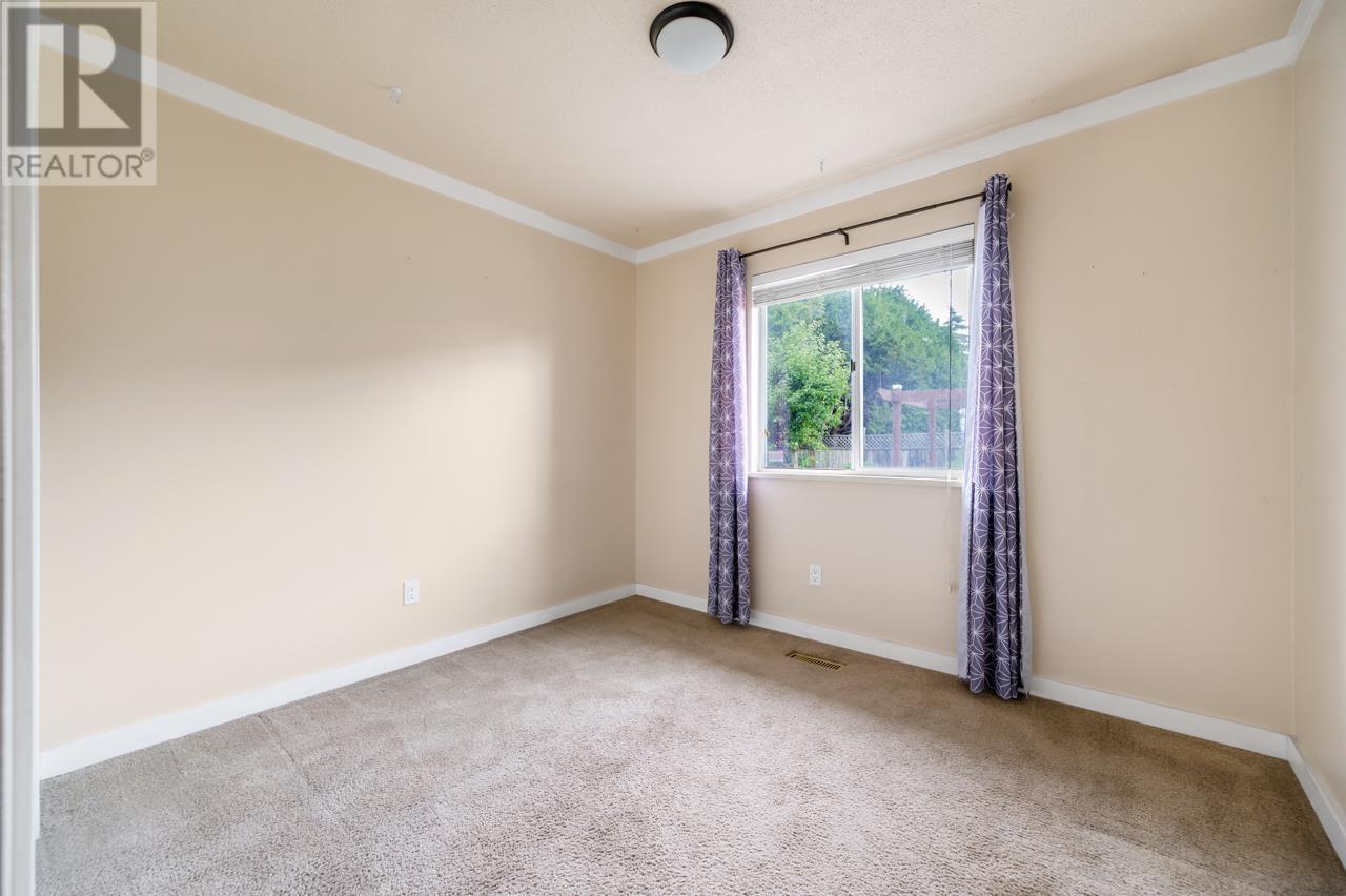 Listing Picture 17 of 24 : 11586 RAILWAY AVENUE, Richmond / 烈治文 - 魯藝地產 Yvonne Lu Group - MLS Medallion Club Member