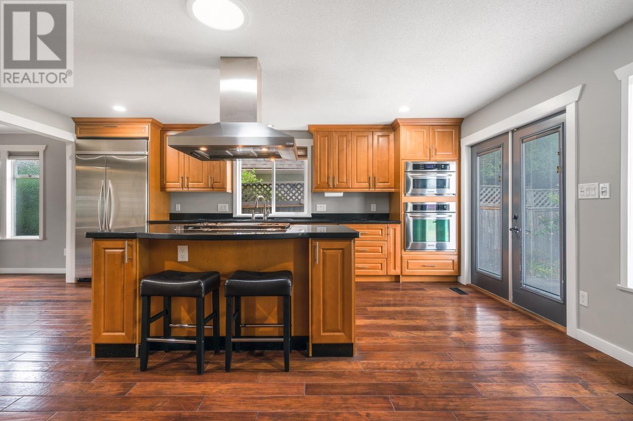 Listing Picture 2 of 24 : 11586 RAILWAY AVENUE, Richmond / 烈治文 - 魯藝地產 Yvonne Lu Group - MLS Medallion Club Member