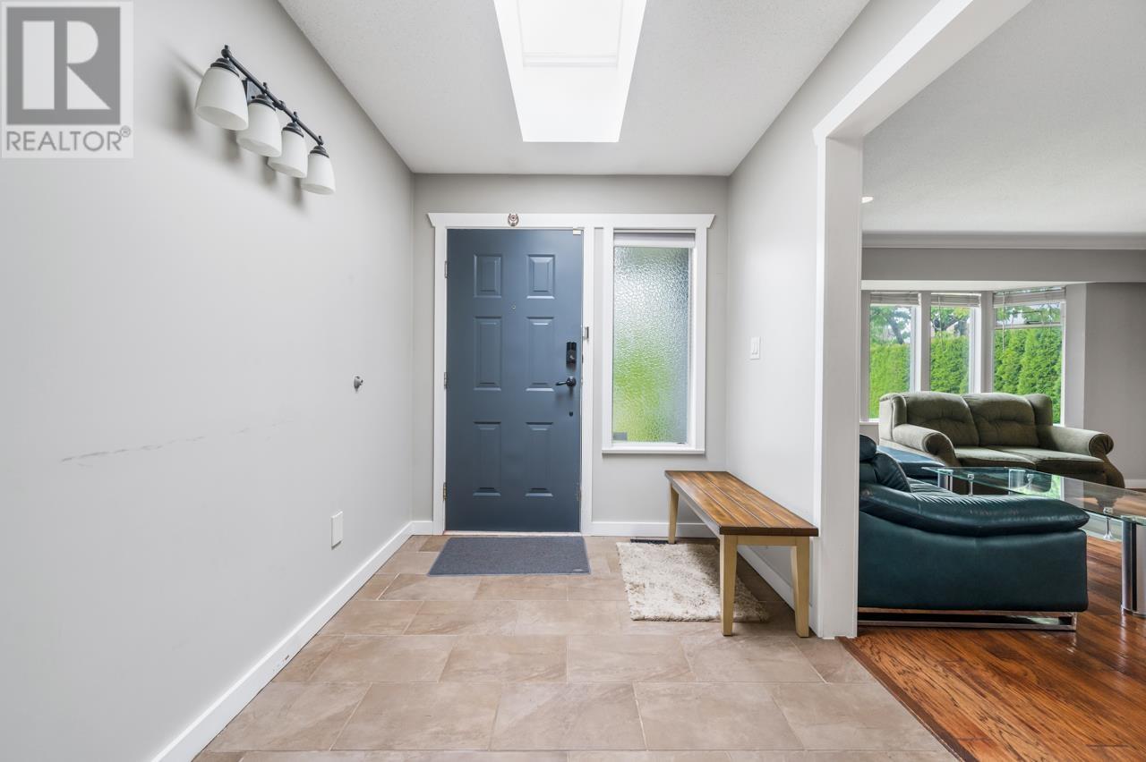 Listing Picture 10 of 24 : 11586 RAILWAY AVENUE, Richmond / 烈治文 - 魯藝地產 Yvonne Lu Group - MLS Medallion Club Member