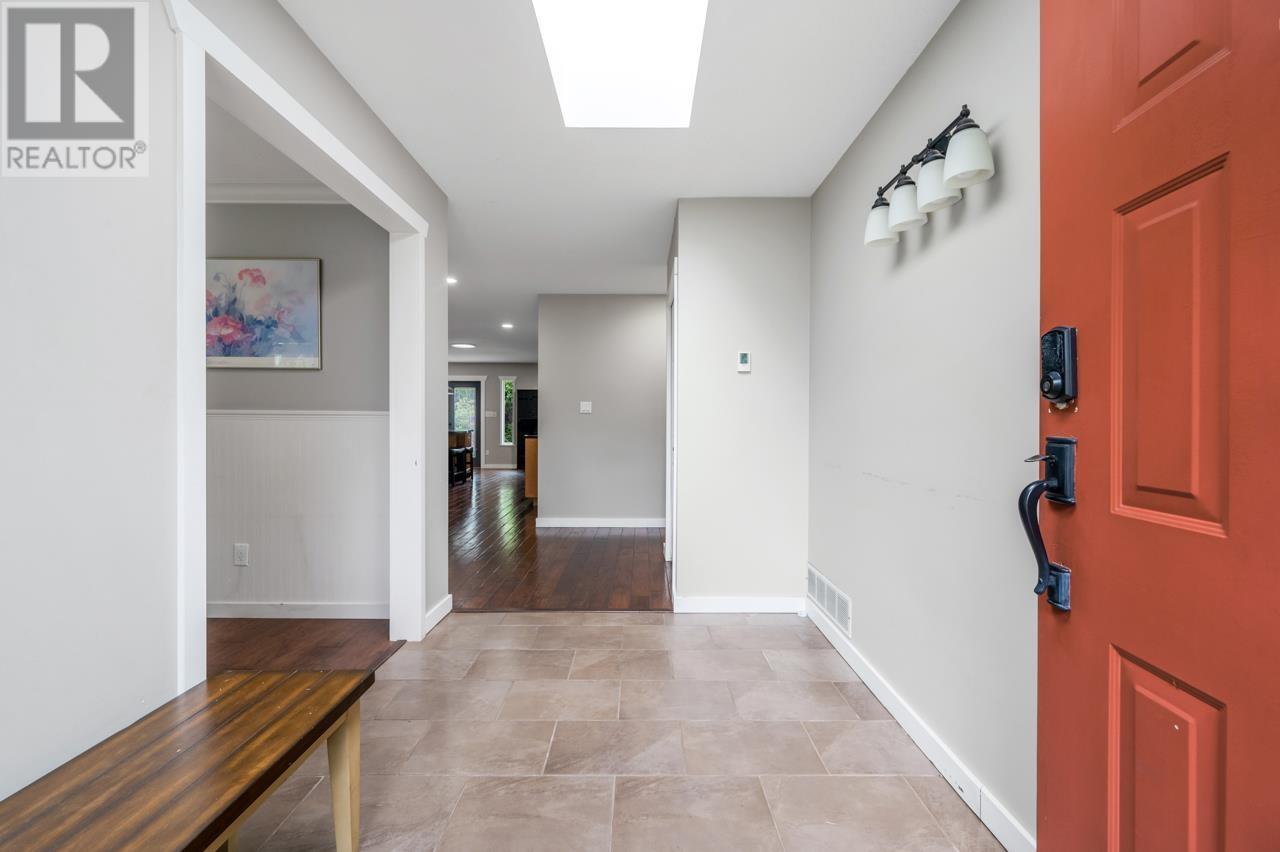 Listing Picture 11 of 24 : 11586 RAILWAY AVENUE, Richmond / 烈治文 - 魯藝地產 Yvonne Lu Group - MLS Medallion Club Member