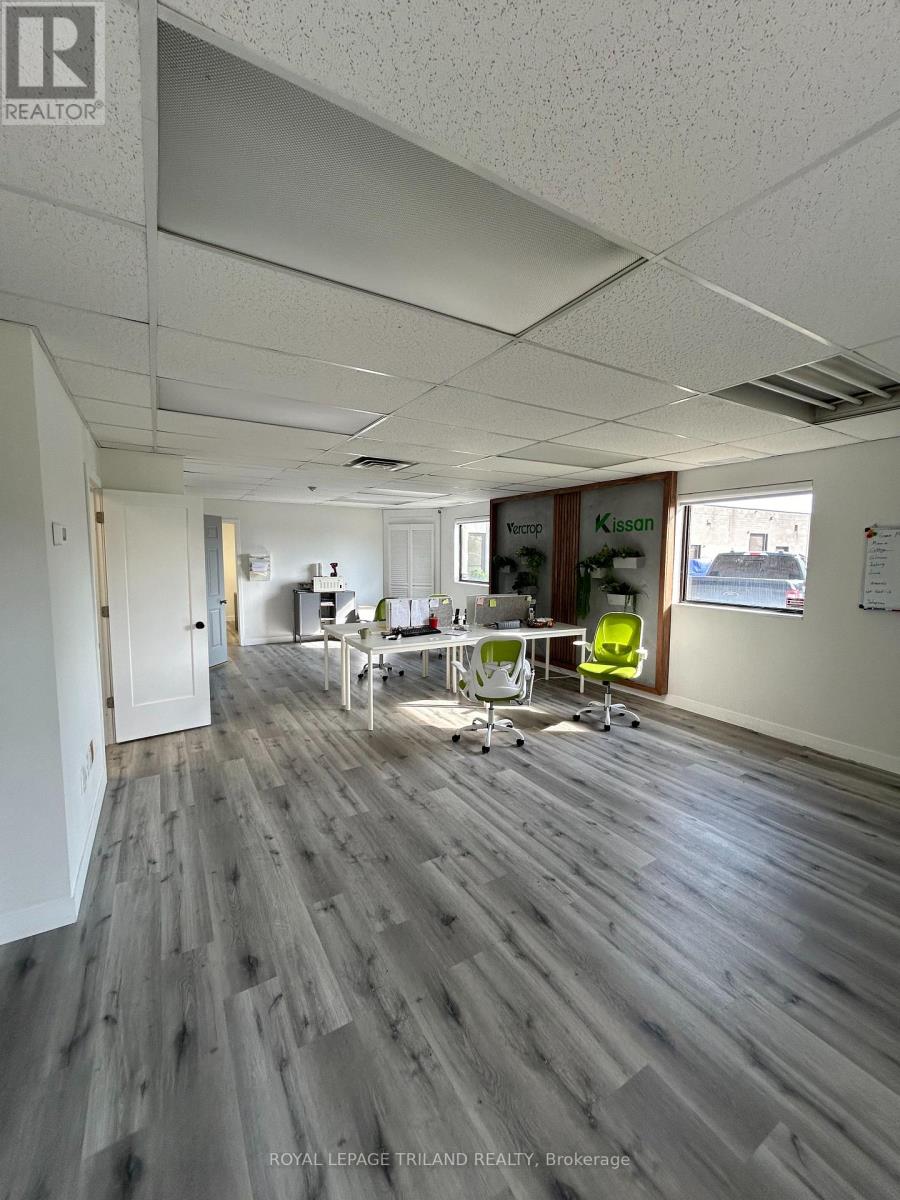 156-160 Newbold Court, London South, Ontario  N6E 1K3 - Photo 2 - X9382756