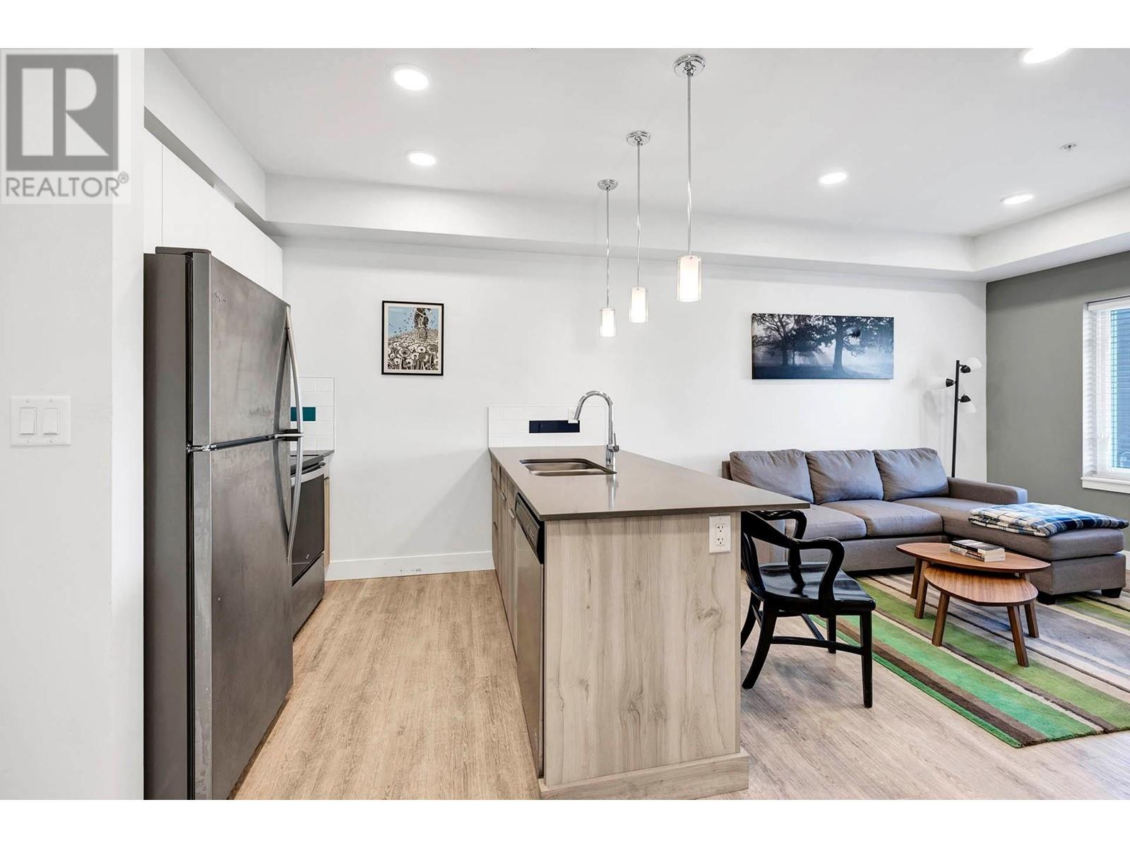 301-107 YEW STREET, kamloops, British Columbia