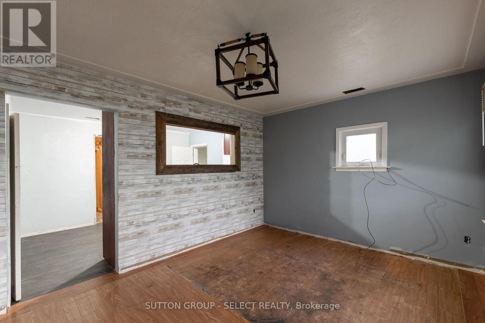 295-297 Metcalfe Street E, Strathroy-Caradoc, Ontario  N7G 1R1 - Photo 12 - X9382986