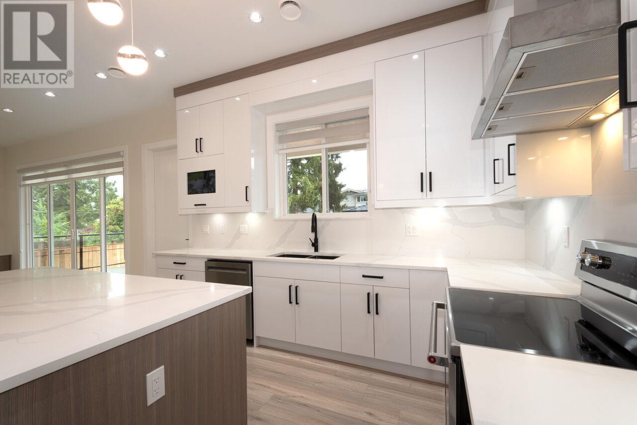 Listing Picture 10 of 40 : 8563 11TH AVENUE, Burnaby / 本拿比 - 魯藝地產 Yvonne Lu Group - MLS Medallion Club Member