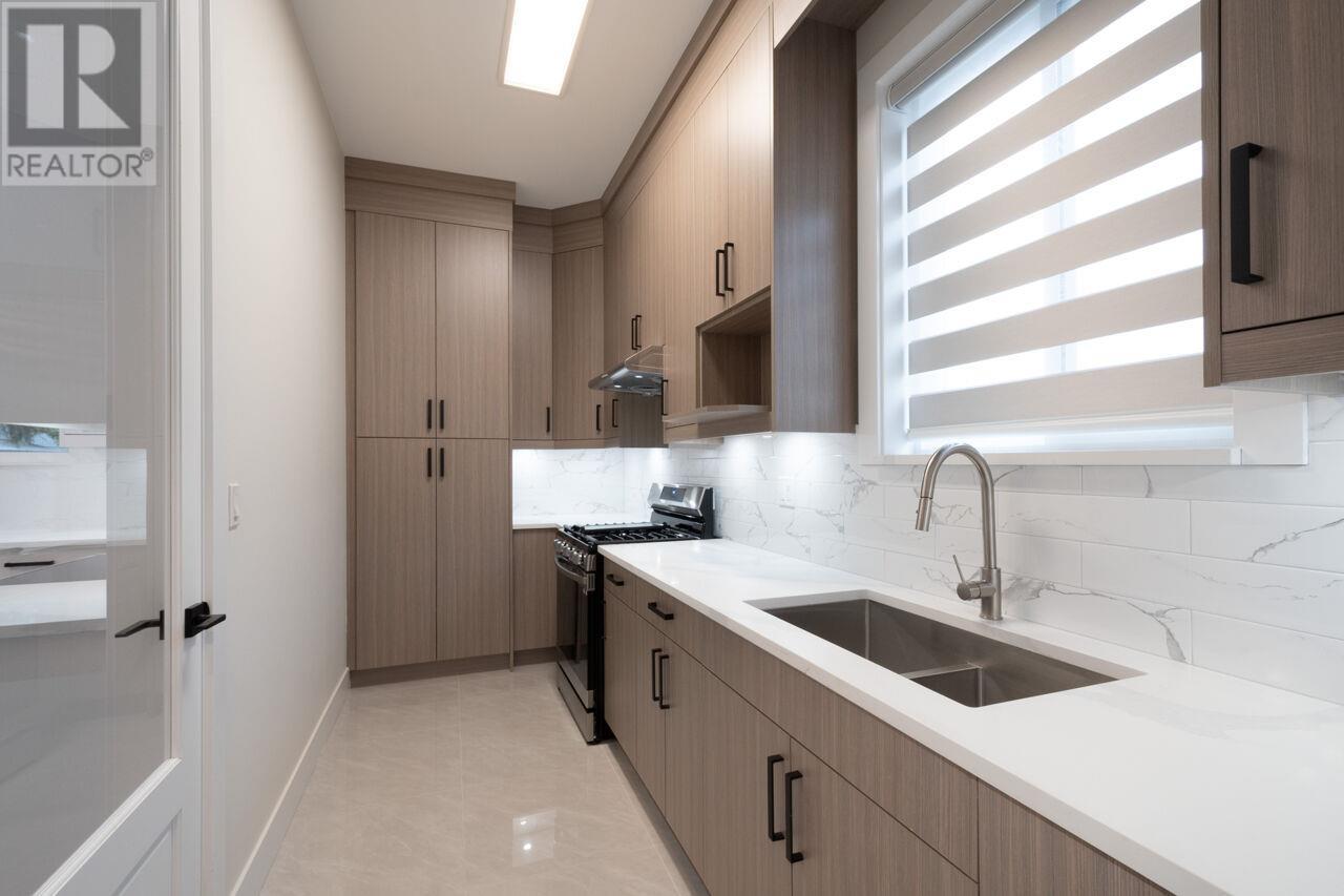 Listing Picture 12 of 40 : 8563 11TH AVENUE, Burnaby / 本拿比 - 魯藝地產 Yvonne Lu Group - MLS Medallion Club Member