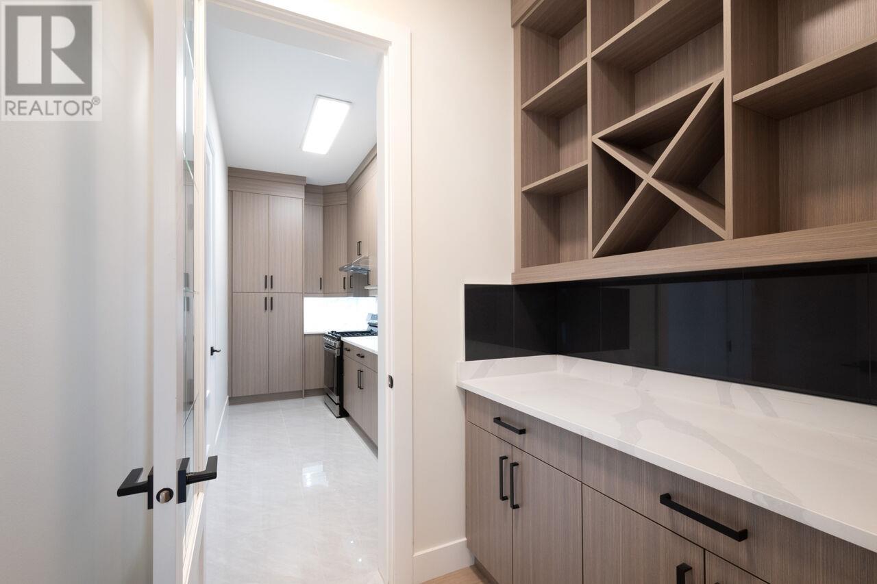 Listing Picture 13 of 40 : 8563 11TH AVENUE, Burnaby / 本拿比 - 魯藝地產 Yvonne Lu Group - MLS Medallion Club Member