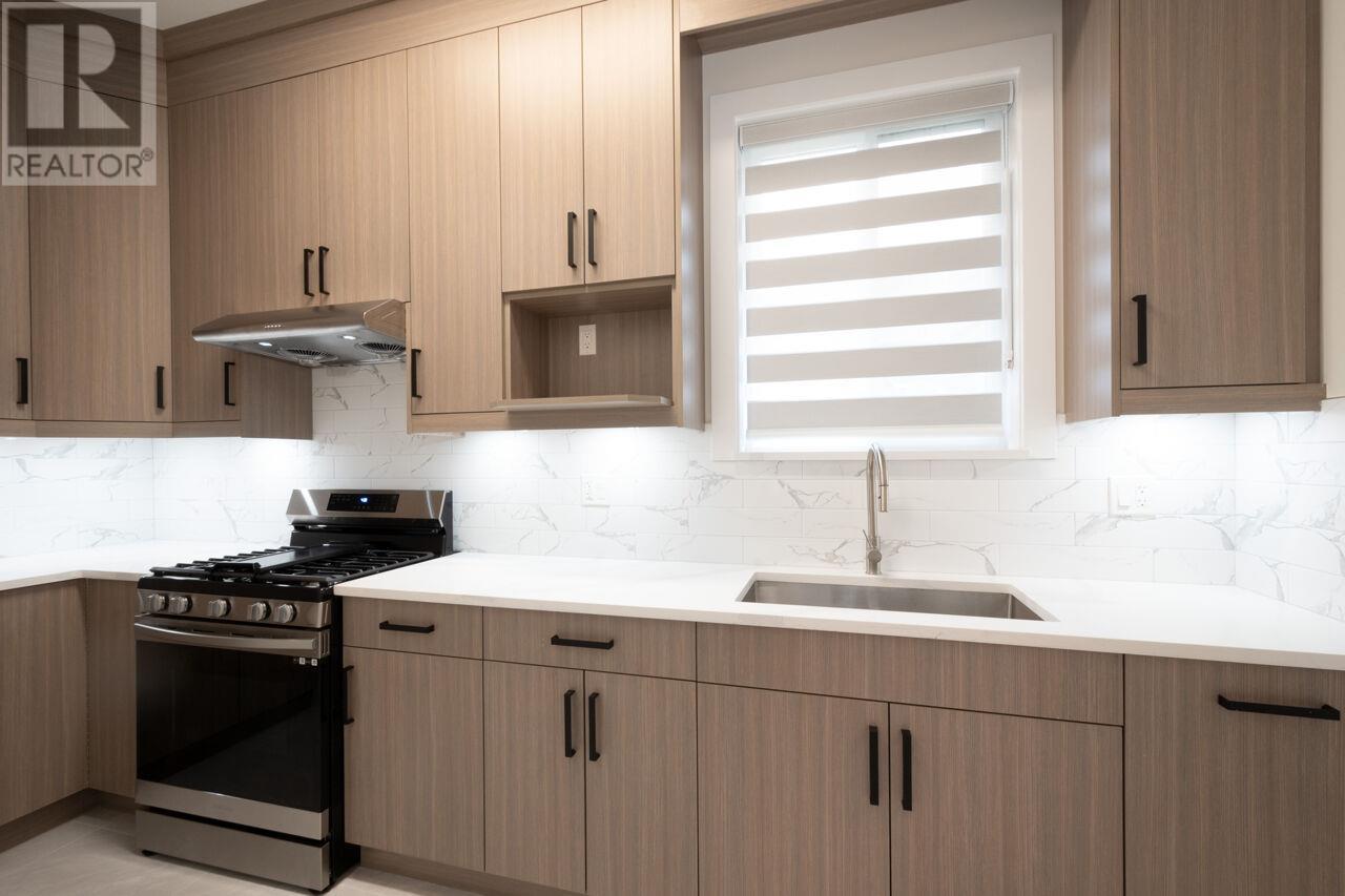 Listing Picture 14 of 40 : 8563 11TH AVENUE, Burnaby / 本拿比 - 魯藝地產 Yvonne Lu Group - MLS Medallion Club Member