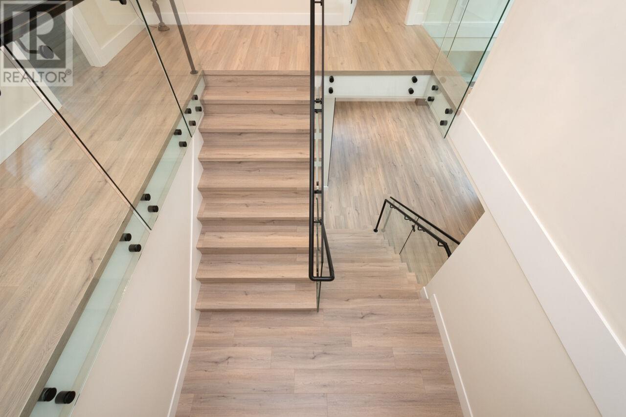 Listing Picture 18 of 40 : 8563 11TH AVENUE, Burnaby / 本拿比 - 魯藝地產 Yvonne Lu Group - MLS Medallion Club Member