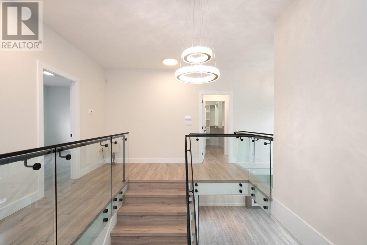 Listing Picture 19 of 40 : 8563 11TH AVENUE, Burnaby / 本拿比 - 魯藝地產 Yvonne Lu Group - MLS Medallion Club Member