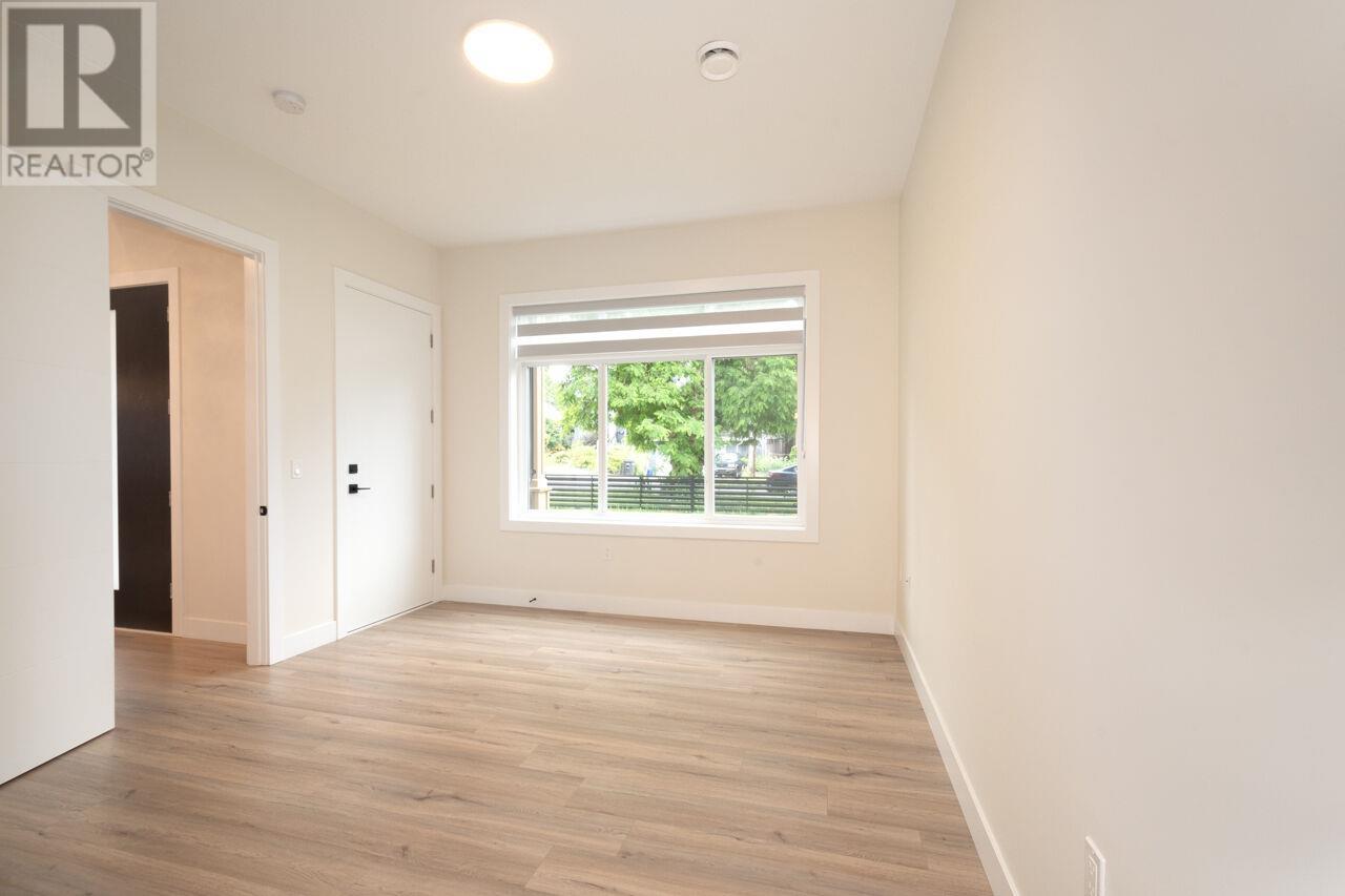 Listing Picture 20 of 40 : 8563 11TH AVENUE, Burnaby / 本拿比 - 魯藝地產 Yvonne Lu Group - MLS Medallion Club Member