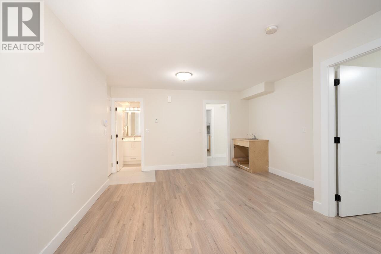 Listing Picture 21 of 40 : 8563 11TH AVENUE, Burnaby / 本拿比 - 魯藝地產 Yvonne Lu Group - MLS Medallion Club Member