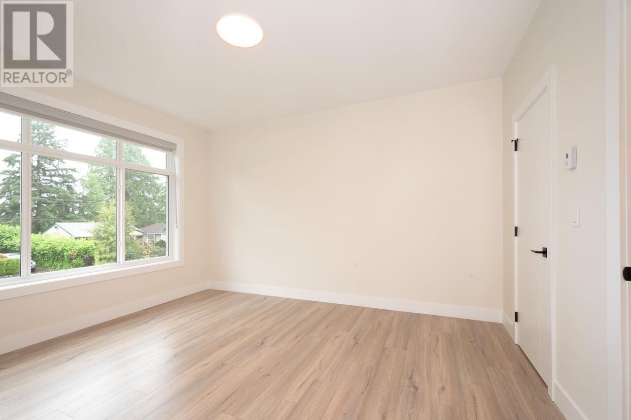 Listing Picture 22 of 40 : 8563 11TH AVENUE, Burnaby / 本拿比 - 魯藝地產 Yvonne Lu Group - MLS Medallion Club Member