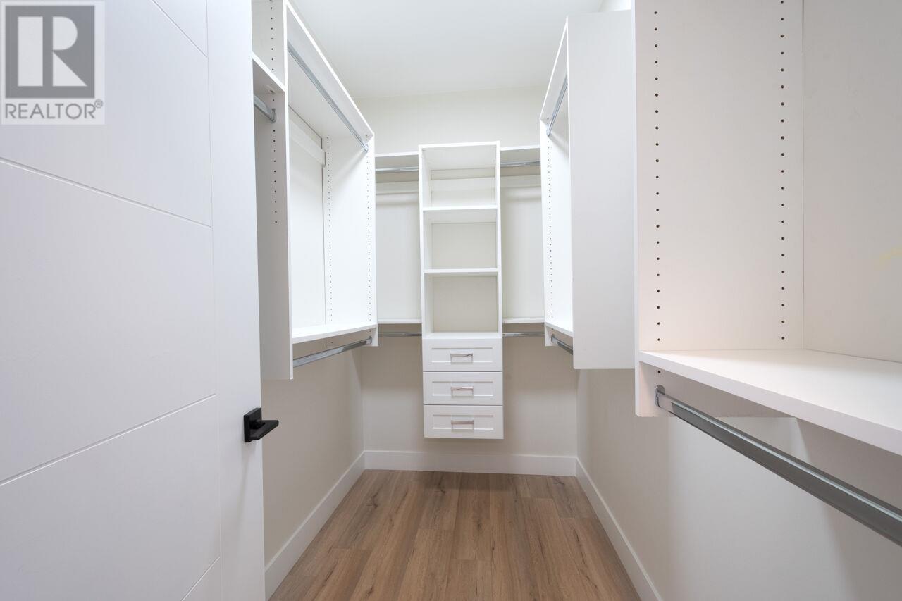 Listing Picture 24 of 40 : 8563 11TH AVENUE, Burnaby / 本拿比 - 魯藝地產 Yvonne Lu Group - MLS Medallion Club Member