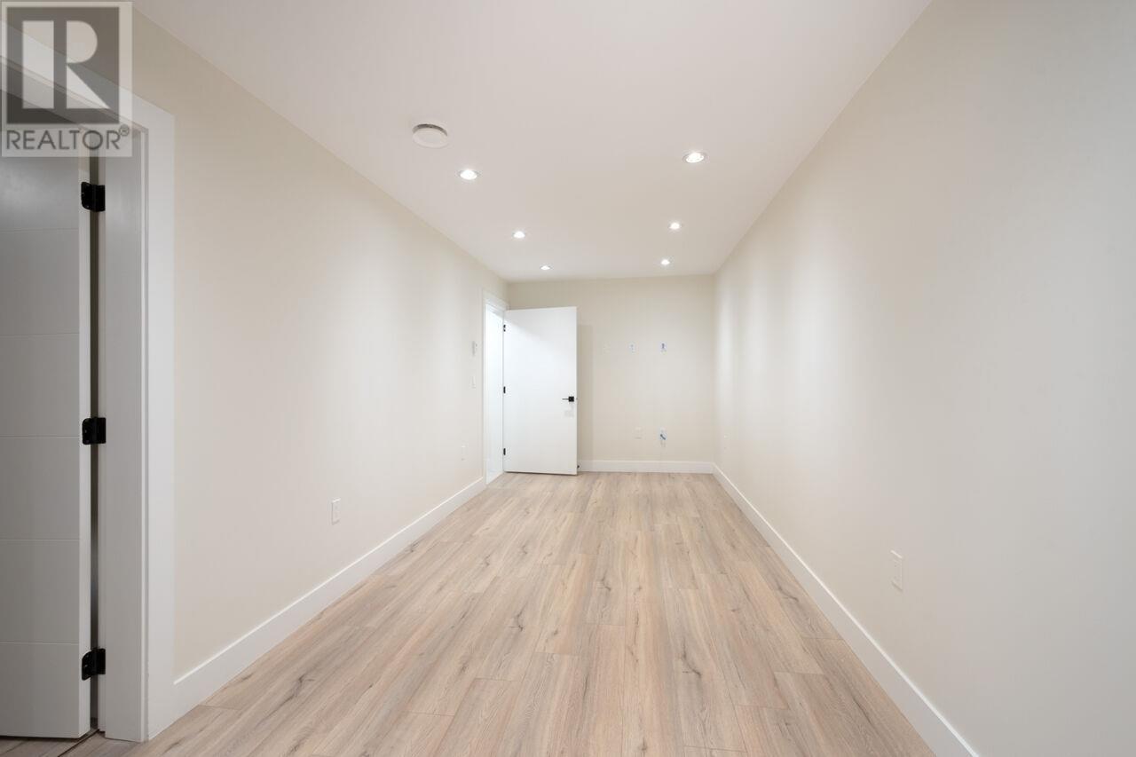 Listing Picture 25 of 40 : 8563 11TH AVENUE, Burnaby / 本拿比 - 魯藝地產 Yvonne Lu Group - MLS Medallion Club Member