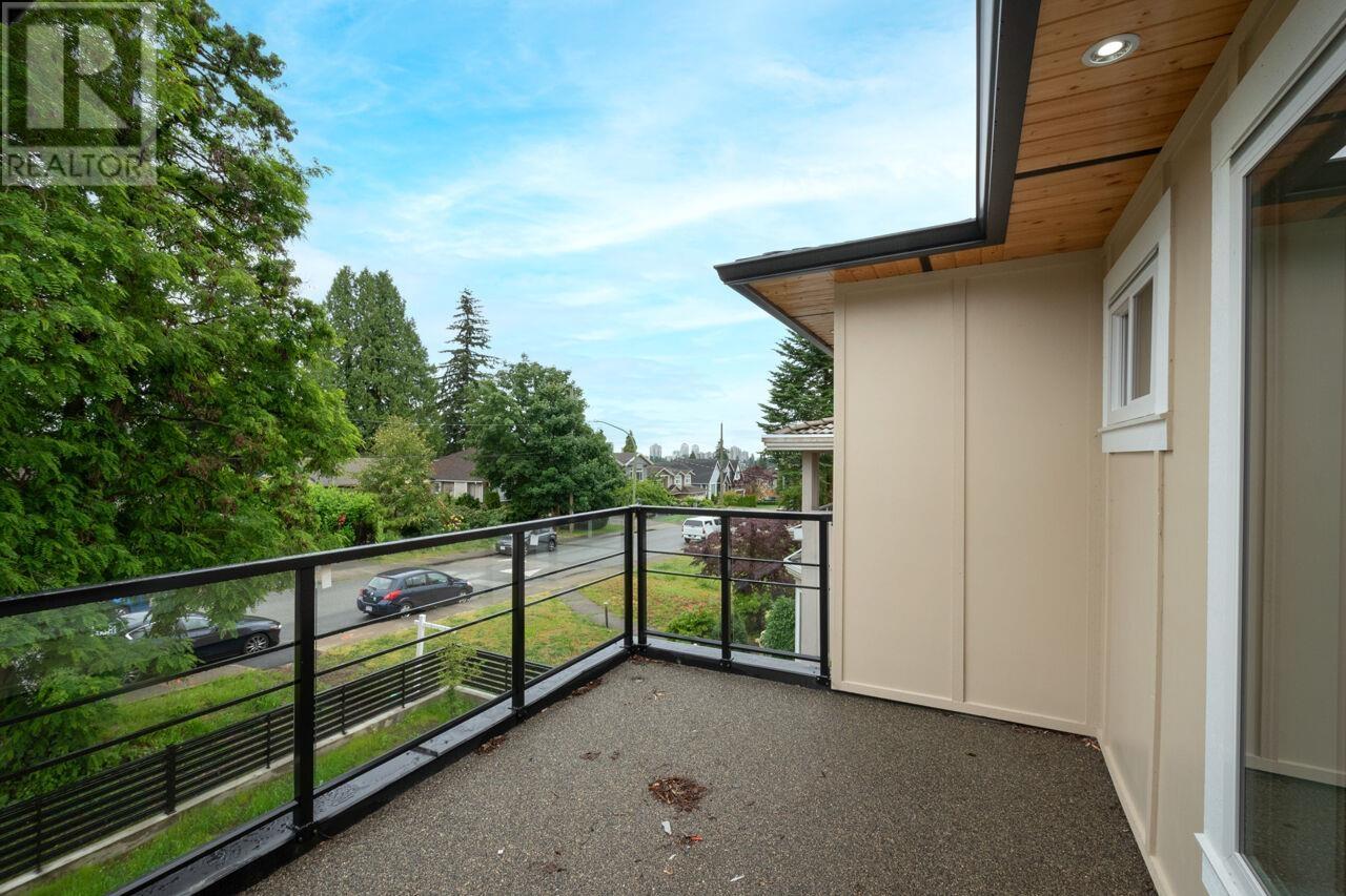 Listing Picture 27 of 40 : 8563 11TH AVENUE, Burnaby / 本拿比 - 魯藝地產 Yvonne Lu Group - MLS Medallion Club Member