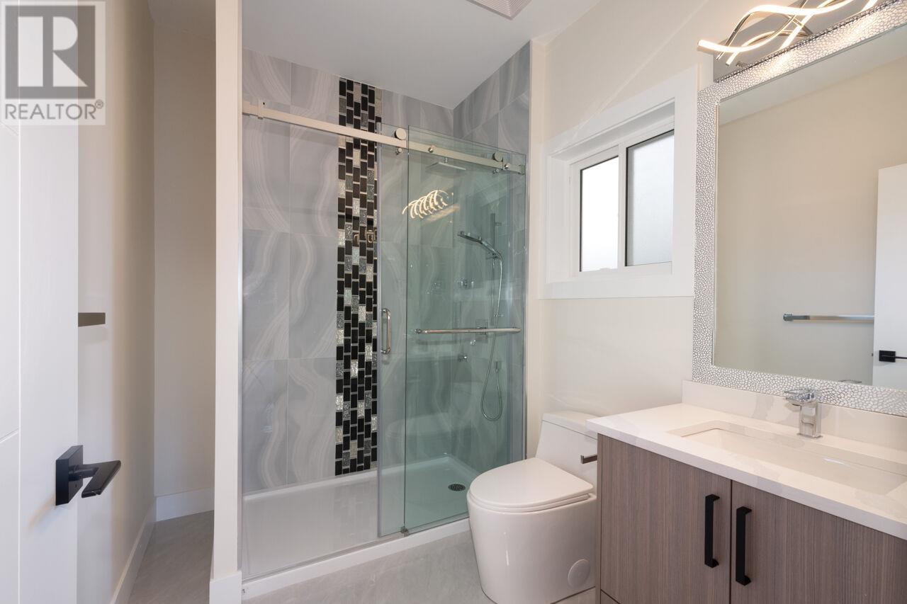 Listing Picture 28 of 40 : 8563 11TH AVENUE, Burnaby / 本拿比 - 魯藝地產 Yvonne Lu Group - MLS Medallion Club Member