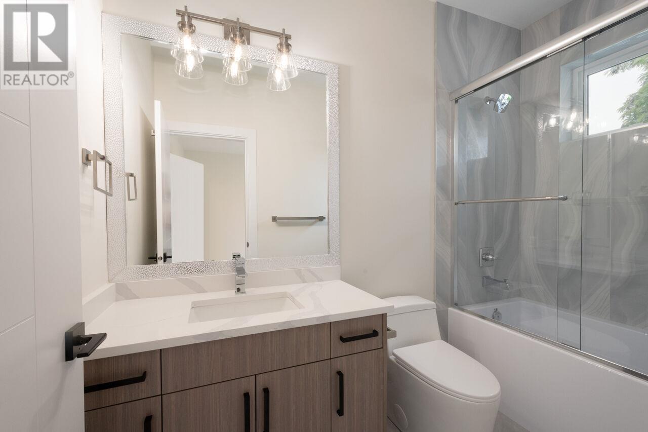 Listing Picture 29 of 40 : 8563 11TH AVENUE, Burnaby / 本拿比 - 魯藝地產 Yvonne Lu Group - MLS Medallion Club Member