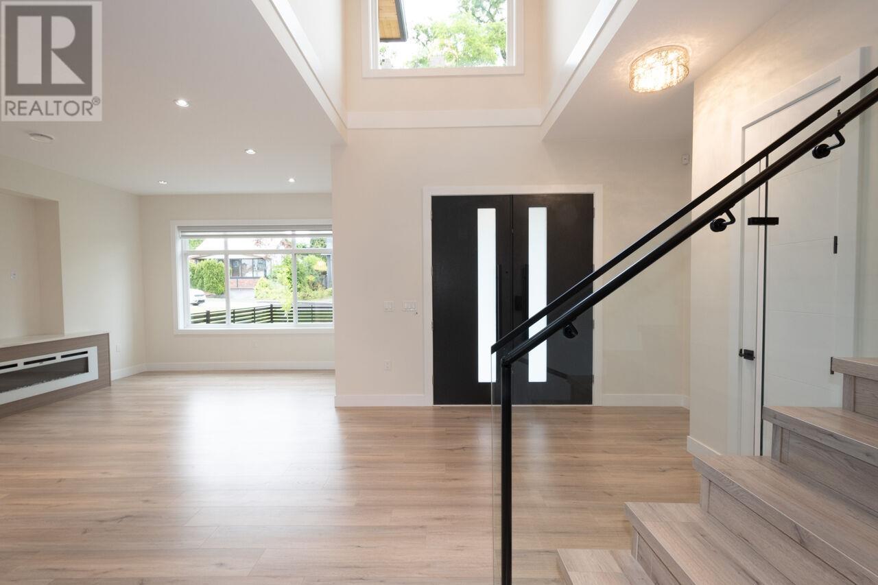 Listing Picture 3 of 40 : 8563 11TH AVENUE, Burnaby / 本拿比 - 魯藝地產 Yvonne Lu Group - MLS Medallion Club Member