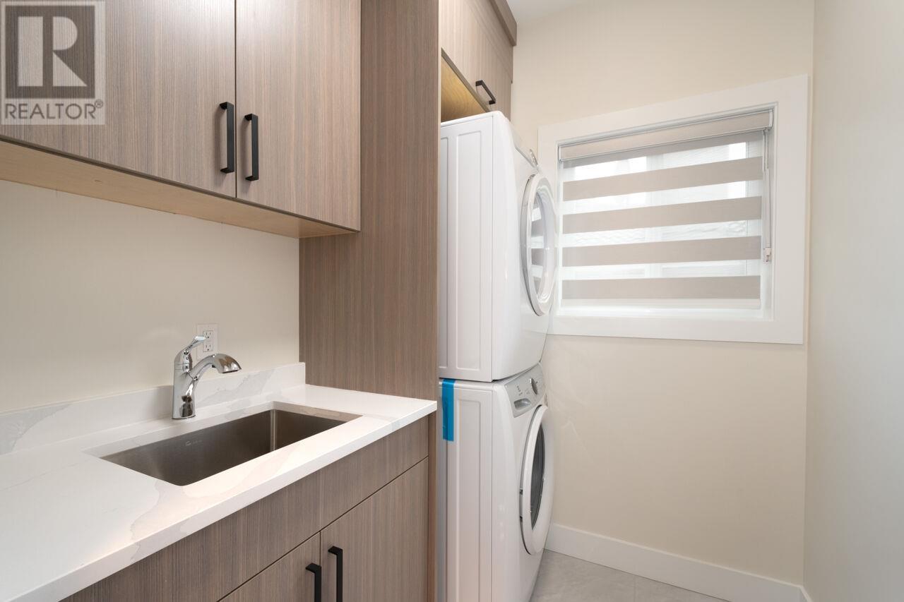 Listing Picture 30 of 40 : 8563 11TH AVENUE, Burnaby / 本拿比 - 魯藝地產 Yvonne Lu Group - MLS Medallion Club Member