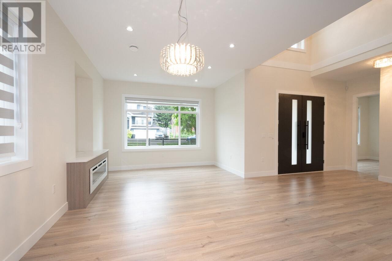 Listing Picture 4 of 40 : 8563 11TH AVENUE, Burnaby / 本拿比 - 魯藝地產 Yvonne Lu Group - MLS Medallion Club Member