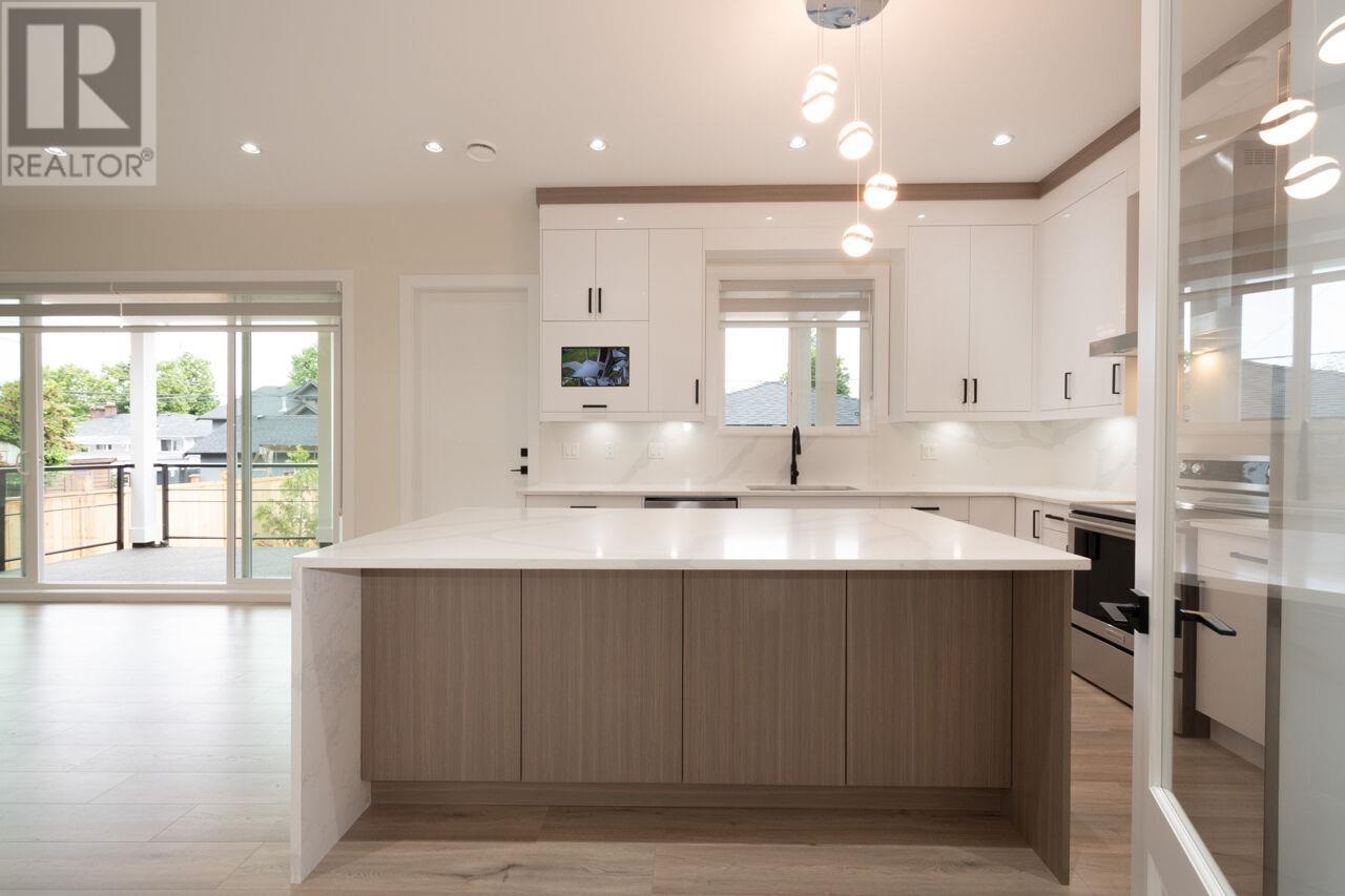 Listing Picture 7 of 40 : 8563 11TH AVENUE, Burnaby / 本拿比 - 魯藝地產 Yvonne Lu Group - MLS Medallion Club Member