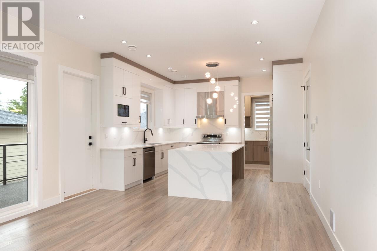 Listing Picture 8 of 40 : 8563 11TH AVENUE, Burnaby / 本拿比 - 魯藝地產 Yvonne Lu Group - MLS Medallion Club Member