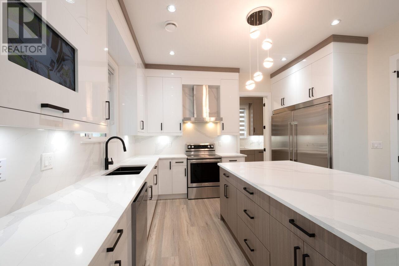 Listing Picture 9 of 40 : 8563 11TH AVENUE, Burnaby / 本拿比 - 魯藝地產 Yvonne Lu Group - MLS Medallion Club Member