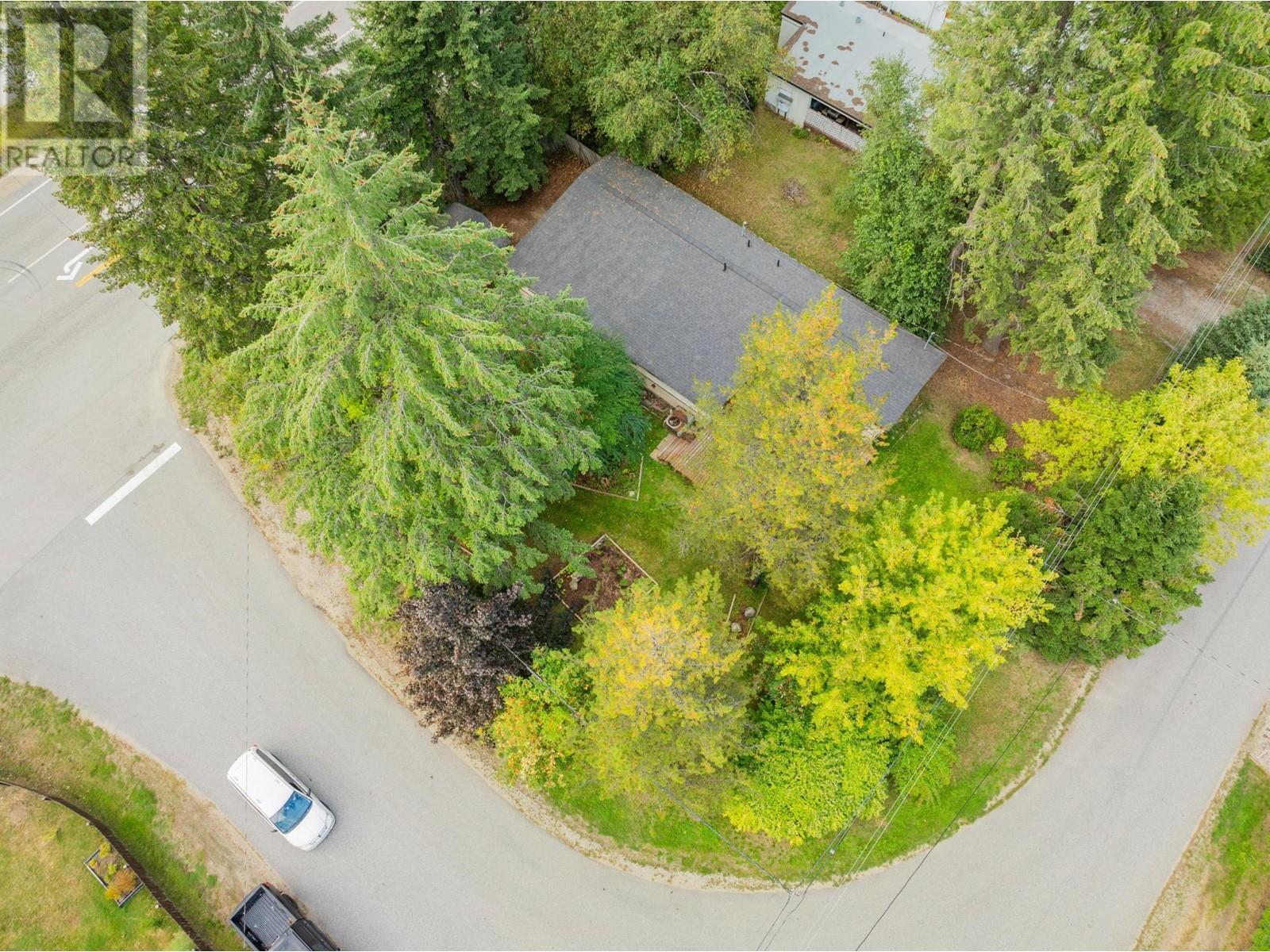 2709 FIR DRIVE South Slocan