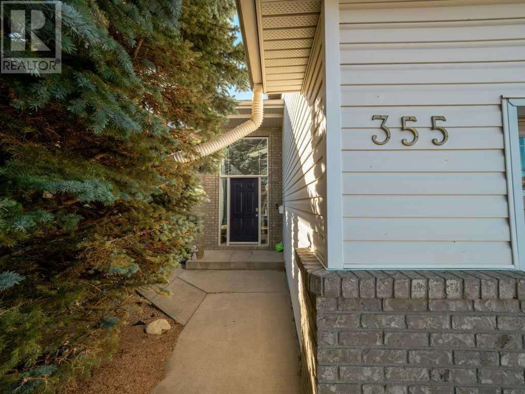 355 Fairmont Boulevard S, Lethbridge, Alberta  T1K 7J8 - Photo 2 - A2170935