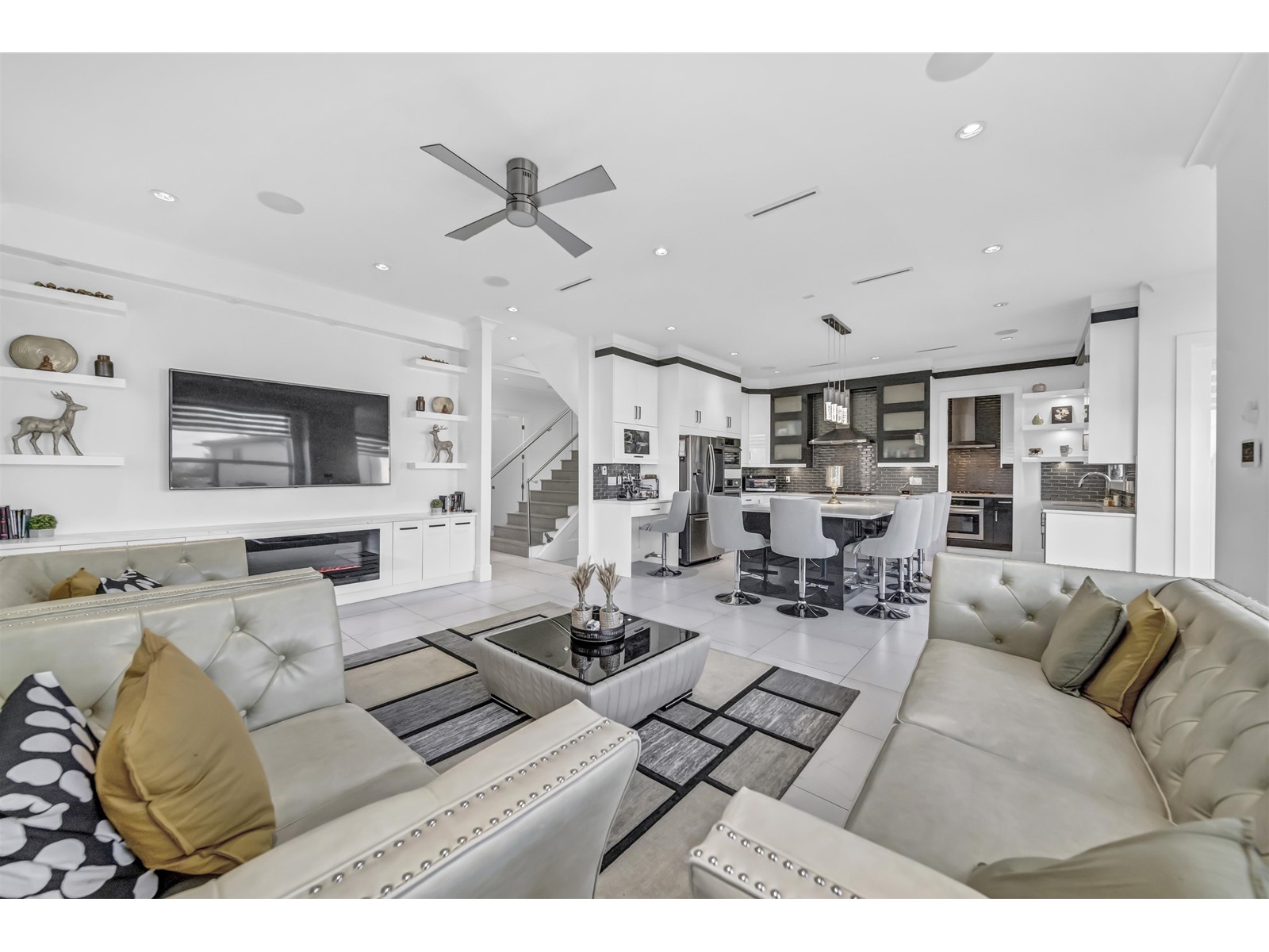 Property at 17977 98 AVENUE image 3