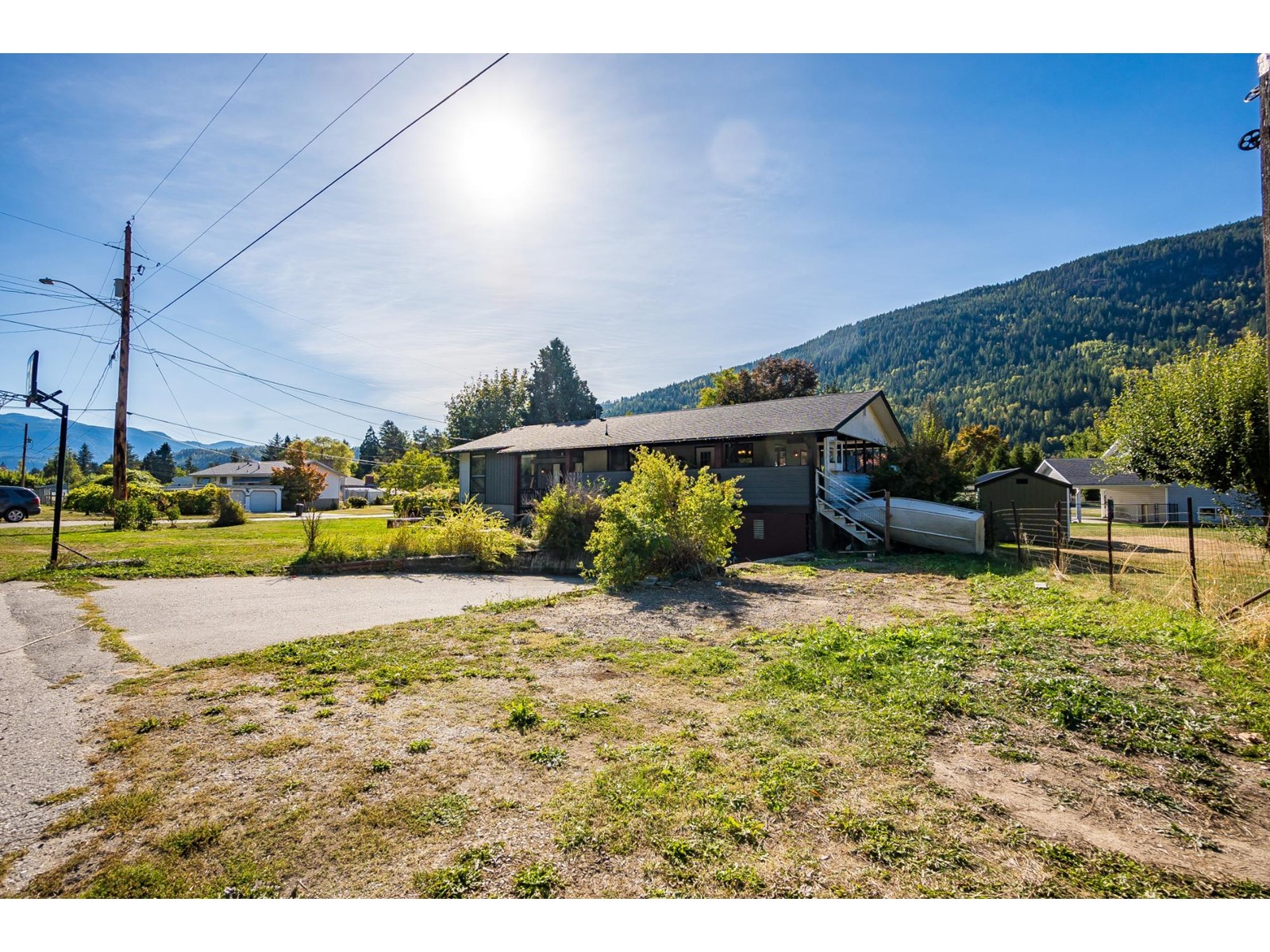 1056 Clarke Road, Castlegar, British Columbia  V0G 1X0 - Photo 4 - 2479916