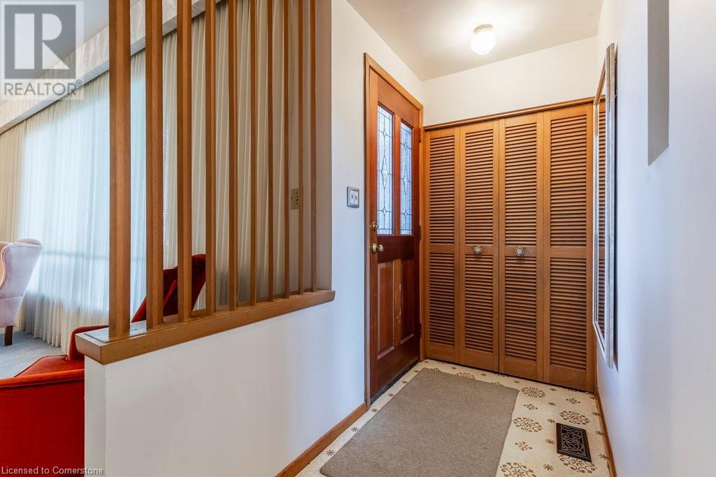 10 Vera Court, Hamilton, Ontario L8K 4G8 - Photo 5 - 40658661