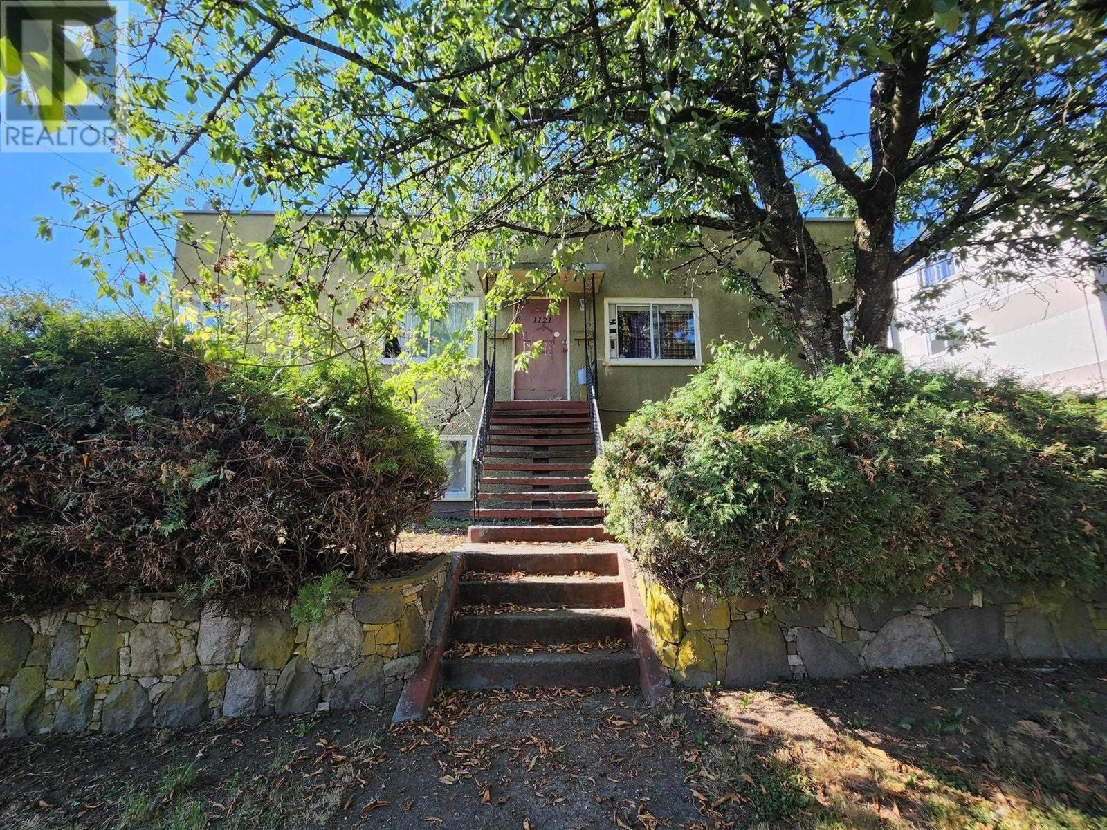 1121 HAMILTON STREET, new westminster, British Columbia V3M2M8