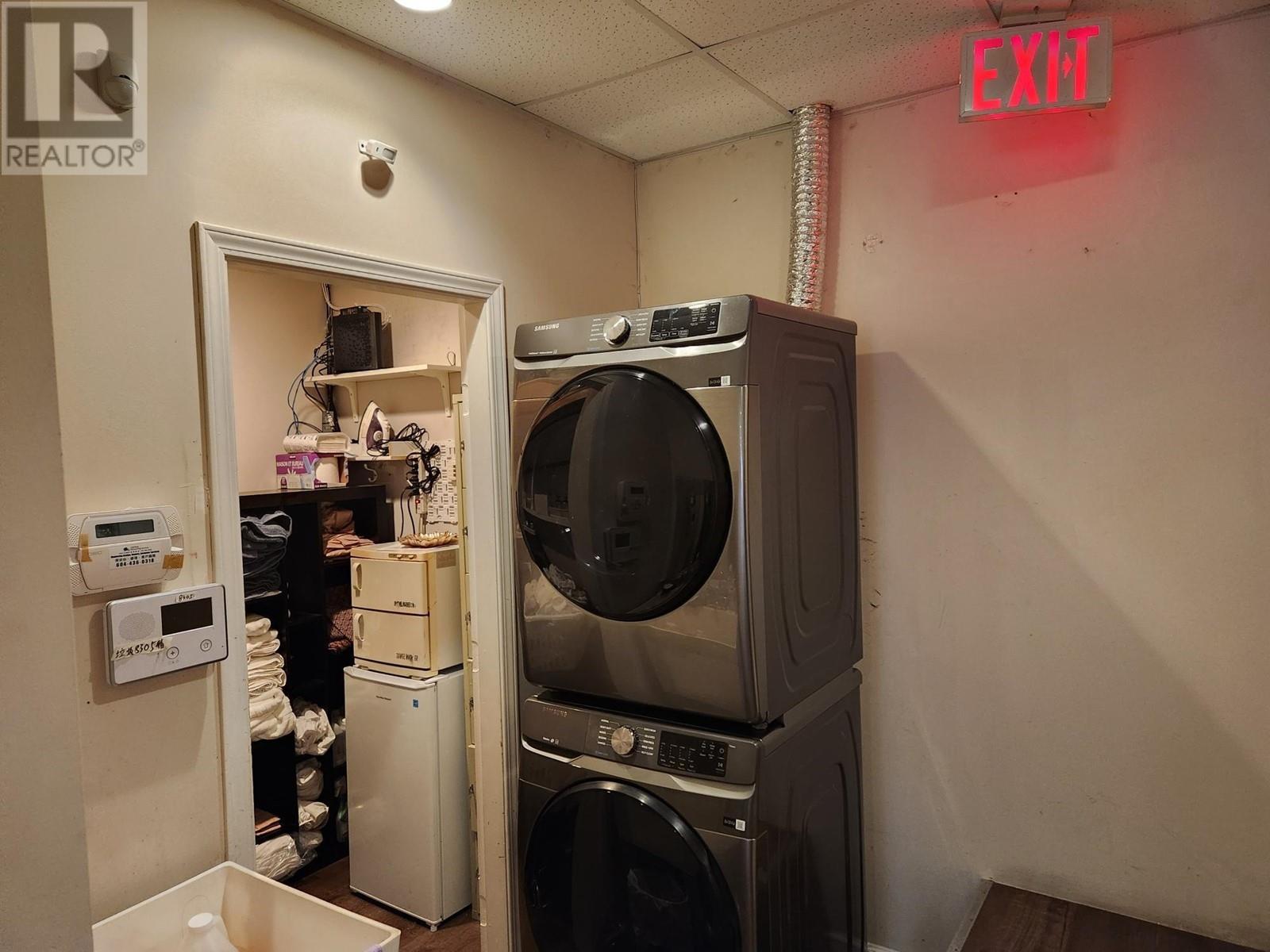 Listing Picture 11 of 12 : 8263 OAK STREET, Vancouver / 溫哥華 - 魯藝地產 Yvonne Lu Group - MLS Medallion Club Member