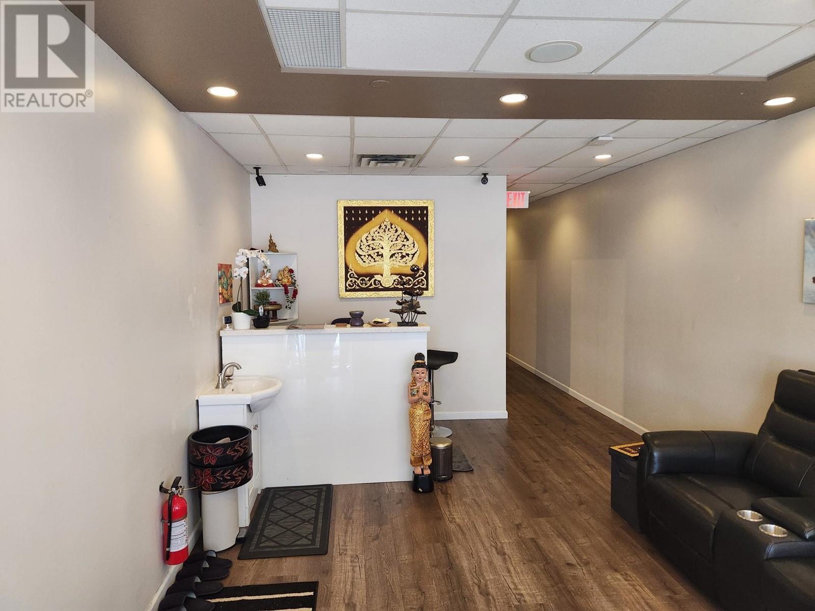 Listing Picture 2 of 12 : 8263 OAK STREET, Vancouver / 溫哥華 - 魯藝地產 Yvonne Lu Group - MLS Medallion Club Member