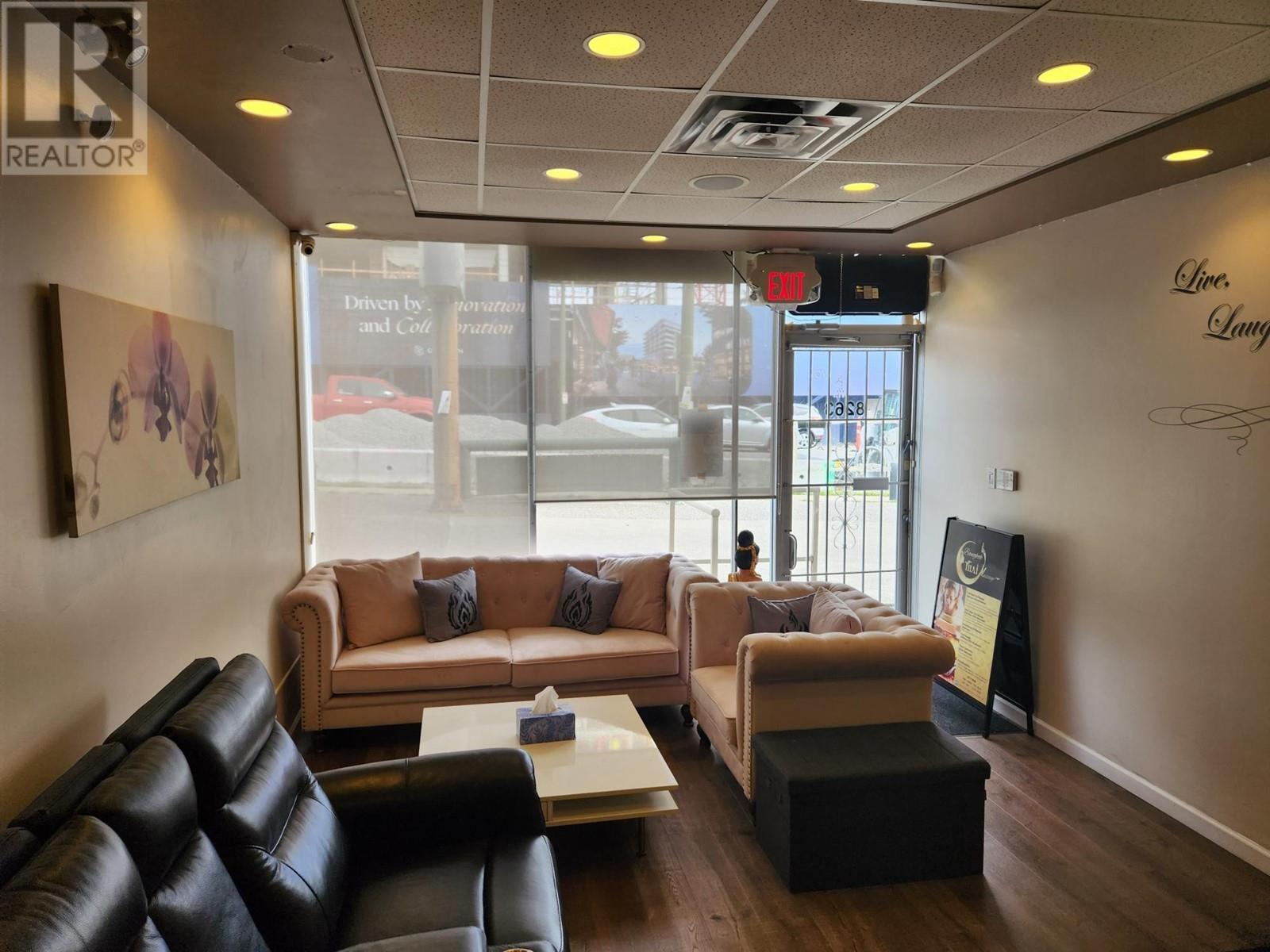 Listing Picture 3 of 12 : 8263 OAK STREET, Vancouver / 溫哥華 - 魯藝地產 Yvonne Lu Group - MLS Medallion Club Member