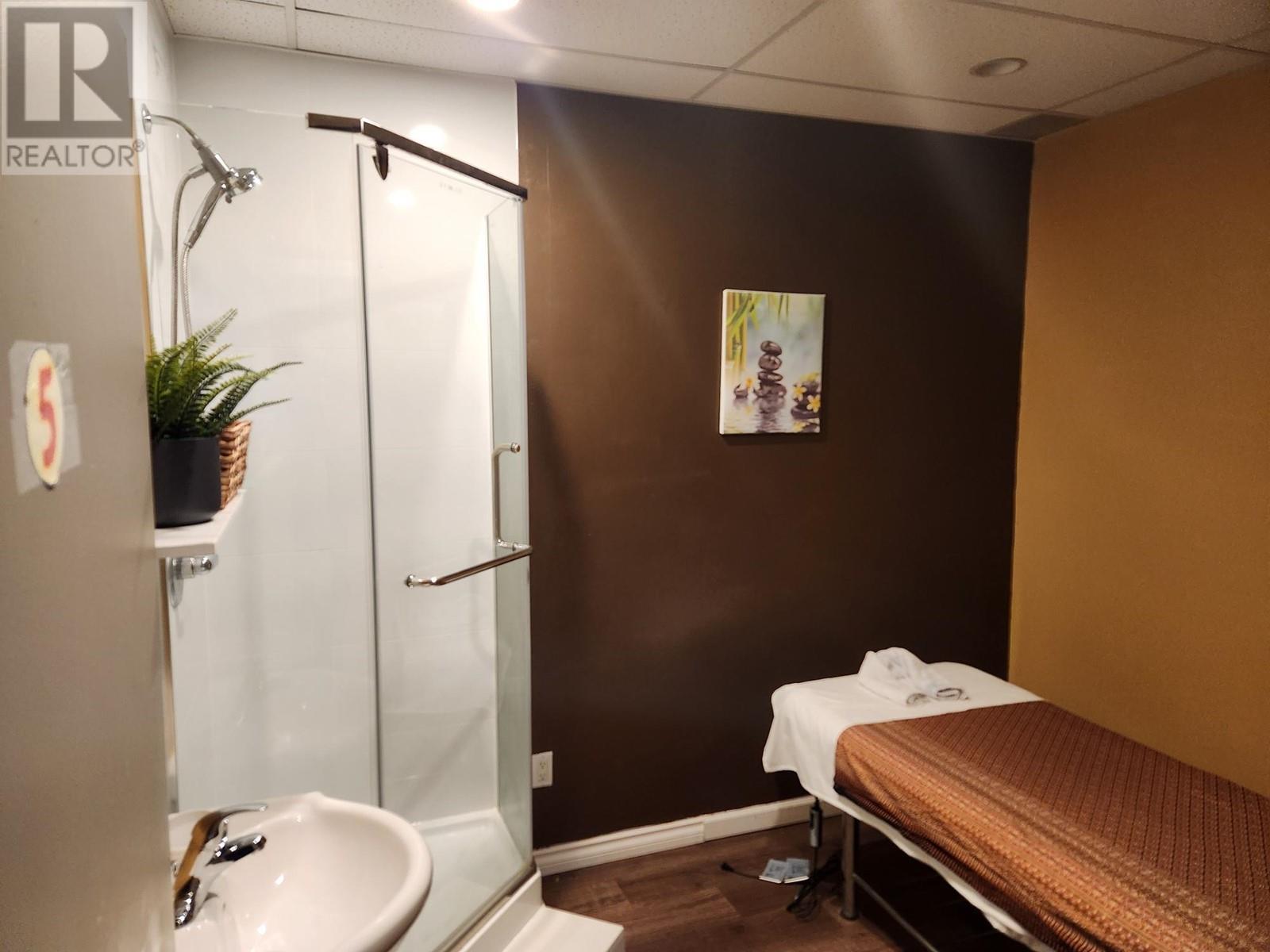 Listing Picture 5 of 12 : 8263 OAK STREET, Vancouver / 溫哥華 - 魯藝地產 Yvonne Lu Group - MLS Medallion Club Member