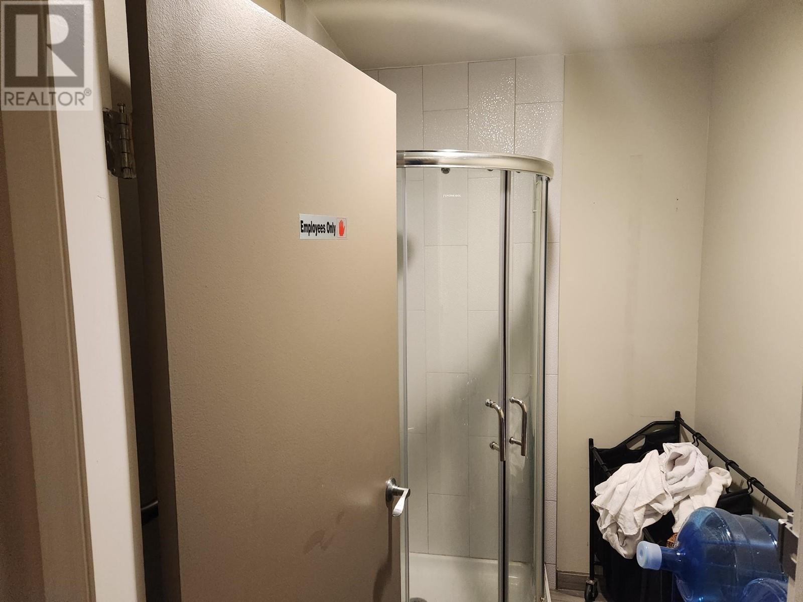 Listing Picture 9 of 12 : 8263 OAK STREET, Vancouver / 溫哥華 - 魯藝地產 Yvonne Lu Group - MLS Medallion Club Member