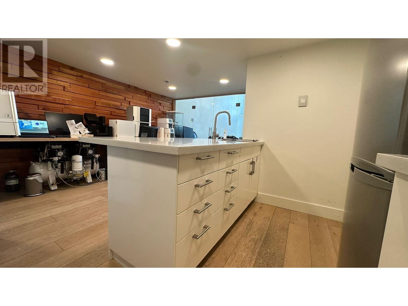 202 338 W 8th Avenue, Vancouver, British Columbia  V5Y 3X2 - Photo 4 - C8063480