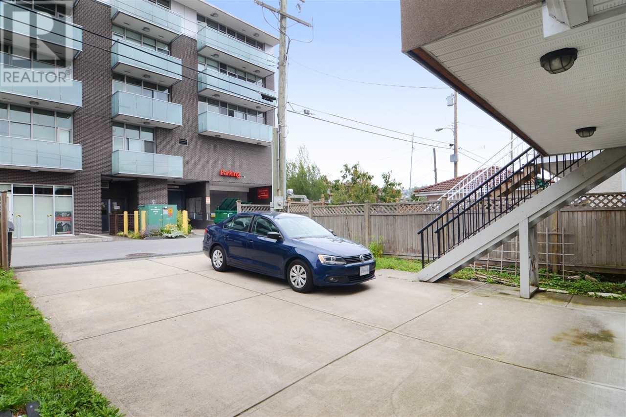Listing Picture 10 of 25 : 4313 PENDER STREET, Burnaby / 本拿比 - 魯藝地產 Yvonne Lu Group - MLS Medallion Club Member