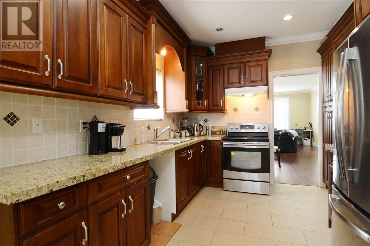 Listing Picture 2 of 25 : 4313 PENDER STREET, Burnaby / 本拿比 - 魯藝地產 Yvonne Lu Group - MLS Medallion Club Member