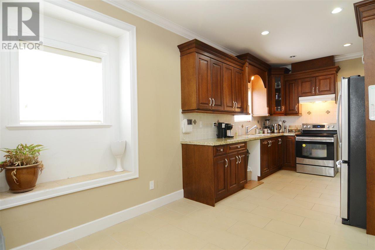 Listing Picture 4 of 25 : 4313 PENDER STREET, Burnaby / 本拿比 - 魯藝地產 Yvonne Lu Group - MLS Medallion Club Member