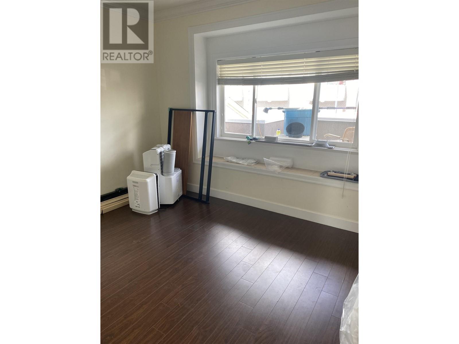 Listing Picture 11 of 25 : 4313 PENDER STREET, Burnaby / 本拿比 - 魯藝地產 Yvonne Lu Group - MLS Medallion Club Member