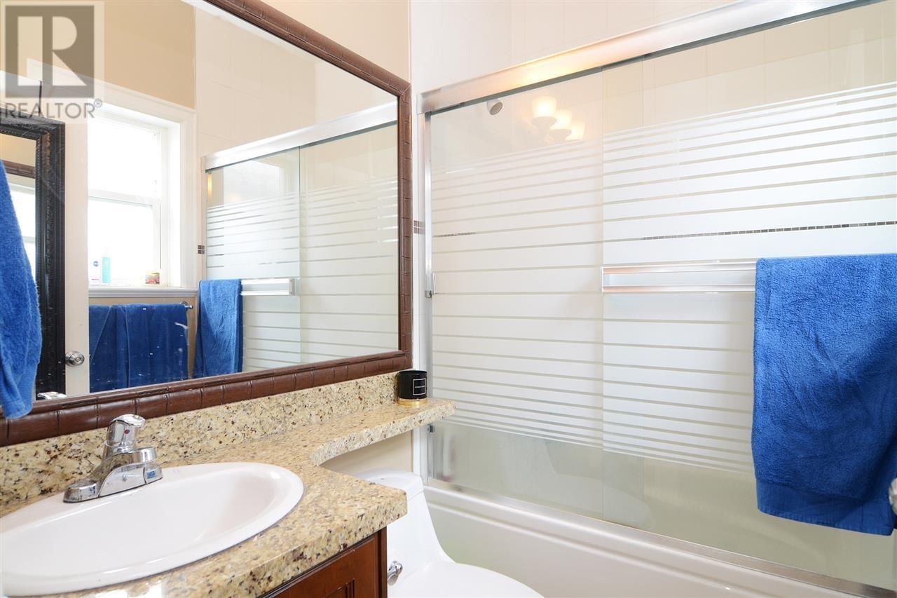 Listing Picture 21 of 25 : 4313 PENDER STREET, Burnaby / 本拿比 - 魯藝地產 Yvonne Lu Group - MLS Medallion Club Member