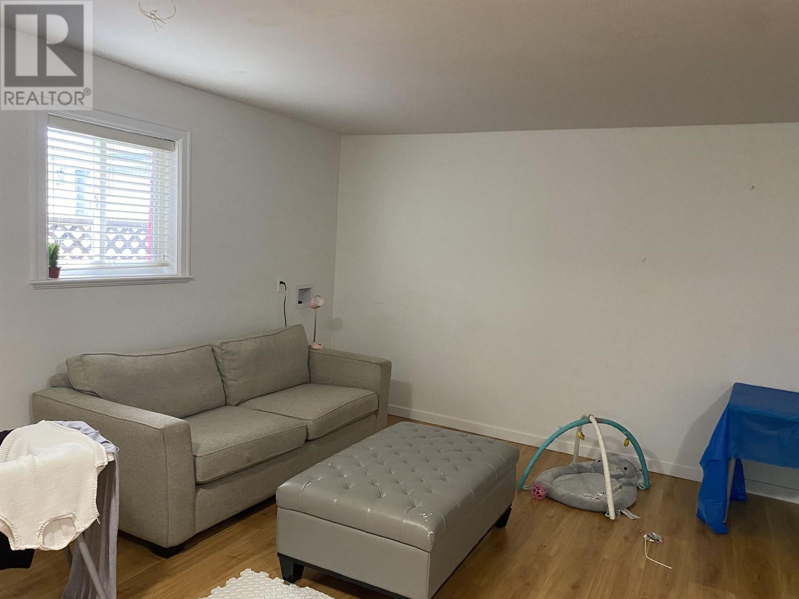 Listing Picture 13 of 25 : 4313 PENDER STREET, Burnaby / 本拿比 - 魯藝地產 Yvonne Lu Group - MLS Medallion Club Member